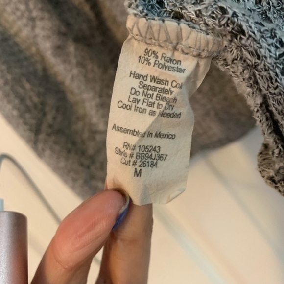 h.i.p. Gray Open Buttonless Cardigan size Small - Picture 4 of 7